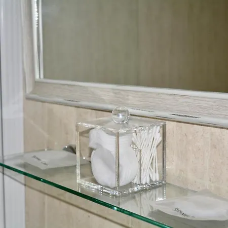 Apartamento Queens Gardens - Kato - Next To Kings Ave Mall --- By Yiota