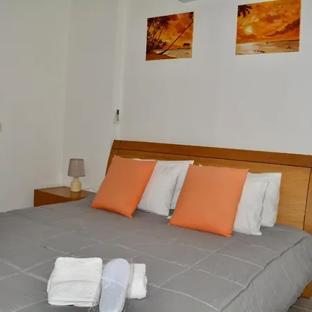 Апартаменты Queens Gardens - Kato - Next To Kings Ave Mall --- By Yiota *